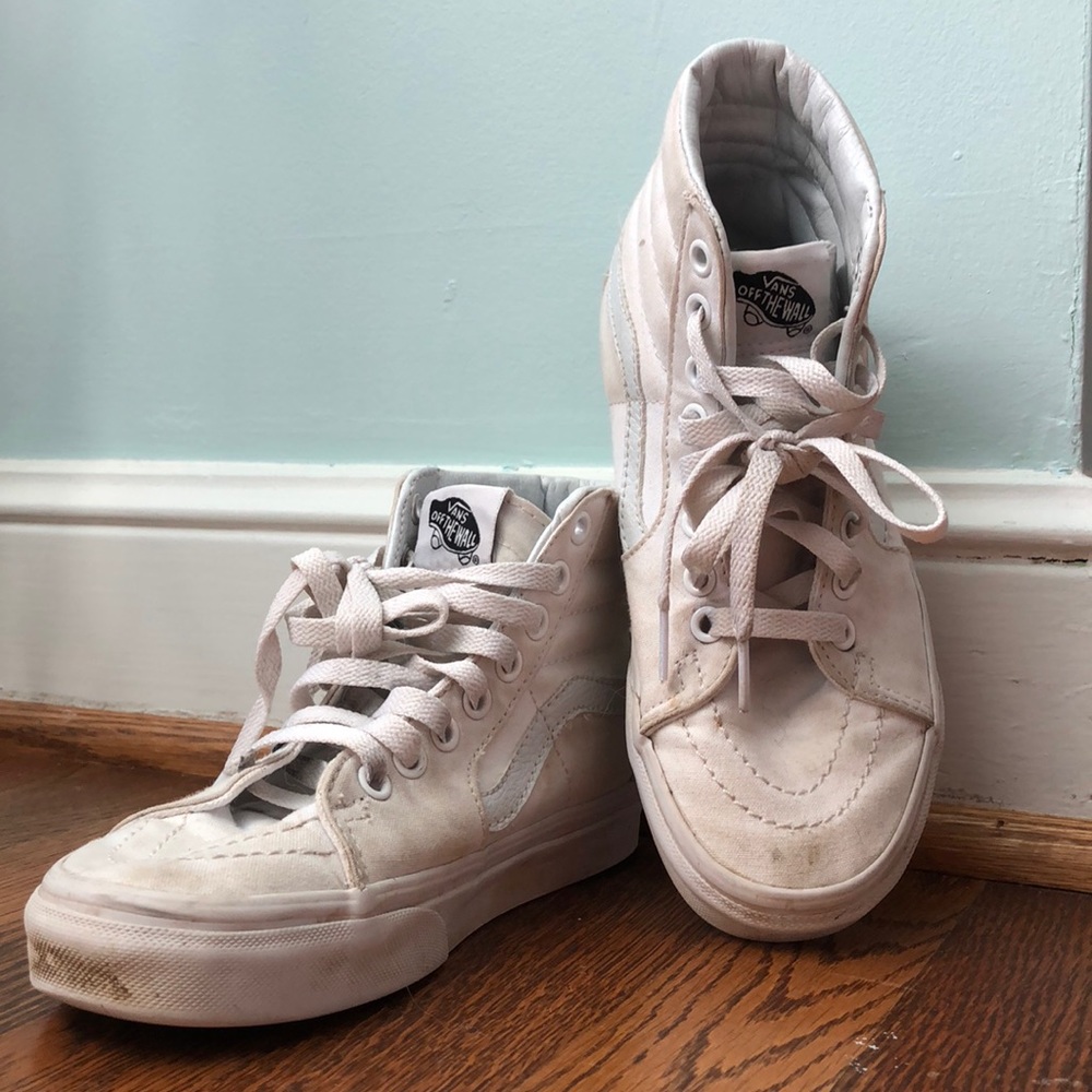 White Canvas SK8-HI vans. Women’s 5.